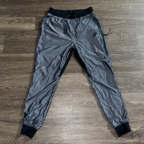 Wind breaker gray nike sweats - Picture 2 of 2